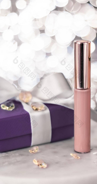 假期化妆基金会基地<strong>遮瑕</strong>膏紫色的礼物盒子奢侈品化妆品现在空白标签产品美品牌设计