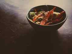 素食者亚洲蔬菜沙拉服务碗日本餐厅健康的饮食食物