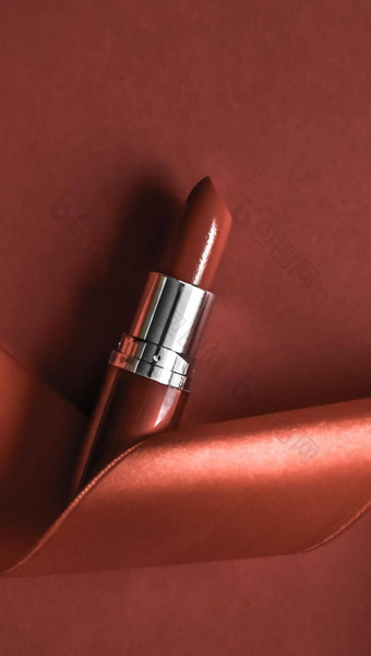 奢侈品口红丝绸丝带青铜假期背景化妆化妆品平铺美品牌产品设计