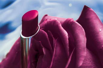 紫色的口红玫瑰花液体背景防水魅力化妆唇光泽化妆品产品奢侈品美品牌假期设计