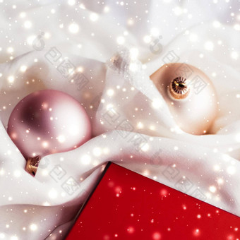 圣诞节魔法假期背景节日装饰物红色的古董礼物盒子金闪闪发光的冬天季节现在奢侈品品牌设计