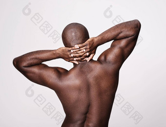 回来<strong>肌肉</strong>发达的完美后视镜拍摄<strong>肌肉</strong>发达的非洲美国男人。伸展运动