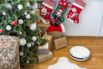 聪明的首页机器人真空更清洁的执行自动清洁公寓时间清洗木条镶花之地板圣诞节树针一年