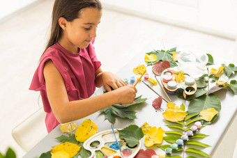 孩子油漆叶子油漆吸引了图片使打印叶子儿童创造力自然户外夏天