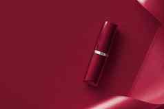奢侈品口红丝绸丝带栗色假期背景化妆化妆品平铺美品牌产品设计