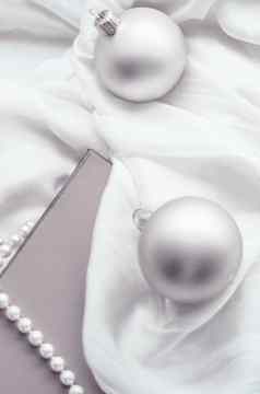 圣诞节假期背景节日装饰物银古董礼物盒子冬天季节现在奢侈品品牌设计