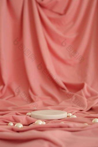 白色大理石讲台上粉红色的背景珍珠讲台上产品化妆品演讲有创意的模拟基座平台美产品