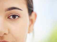 女人眼睛愿景脸焦点健康的生活视线模糊背景特写镜头女面部宏视力医疗保健市场广告眼镜商治疗