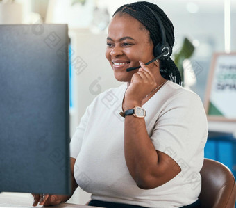 黑色的女人电脑销售调用中心支持客户服务咨询建议会说话的贷款帮助办公室快乐非洲电话销售顾问在线crm沟通