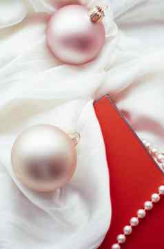 圣诞节假期背景节日装饰物红色的古董礼物盒子冬天季节现在奢侈品品牌设计