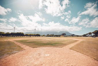 空棒球场体育场体育运动垒球公园竞争培训比赛匹配体育球游戏锻炼娱乐草草坪上自然区域球场圆蓝色的天空视图