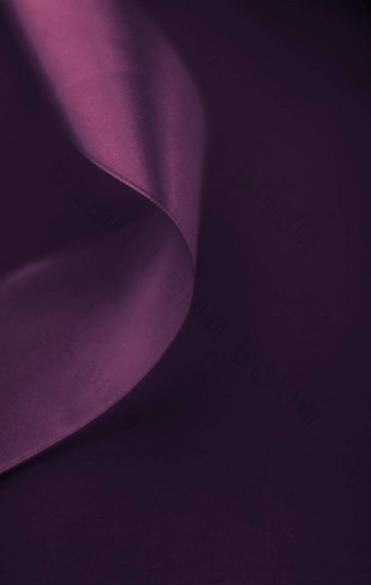 摘要卷曲的丝绸丝带紫色的背景独家奢侈品<strong>品牌设计</strong>假期出售产品促销活动魅力艺术邀请卡背景
