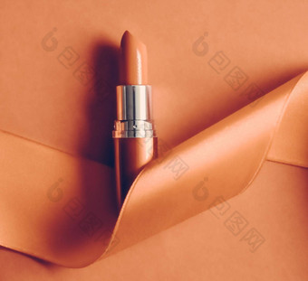 奢侈品口红丝绸丝带橙色假期背景化妆化妆品平铺美品牌产品设计
