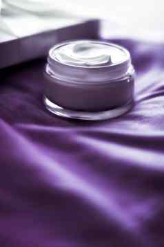 奢侈品脸奶油保湿霜敏感的皮肤水疗中心化妆品自然护肤品产品美品牌假期礼物紫色的