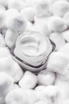 奢侈品脸奶油敏感的皮肤白色棉花球背景水疗中心化妆品自然护肤品美品牌产品