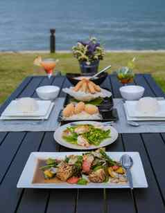 奢侈品晚餐表格海洋龙虾鱼泰国食物
