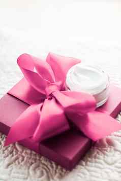 奢侈品脸奶油敏感的皮肤粉红色的假期礼物盒子水疗中心化妆品自然护肤品美品牌产品