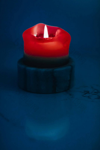 红色的假期蜡烛蓝色的背景奢侈品<strong>品牌设计</strong>装饰圣诞节年夏娃情人节一天