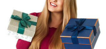 生日圣诞节礼物假期现在快乐女人持有礼物盒子孤立的白色背景