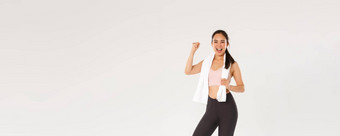 体育运动健身房健康的身体概念完整的长度鼓励动机亚洲浅黑肤色的女人女孩准备好了健身培训拳头泵大喊大叫喜乐获得目标锻炼培训应用程序