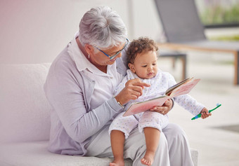 家庭书阅读奶奶婴儿放松沙发早....故事学习幸福爱快乐教育祖母女孩故事护理有创意的快乐