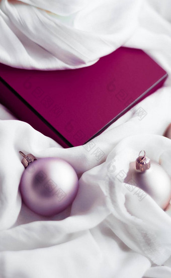 圣诞节假期背景节<strong>日</strong>装饰物紫色的古董礼物盒子冬天季节现在奢侈品<strong>品牌</strong>设计