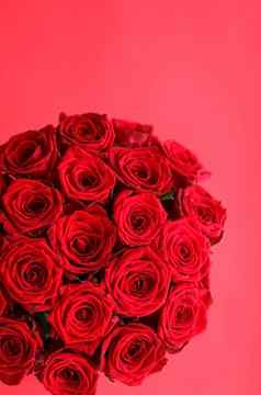 gourgeous奢侈品花束红色的玫瑰花布鲁姆花假期背景