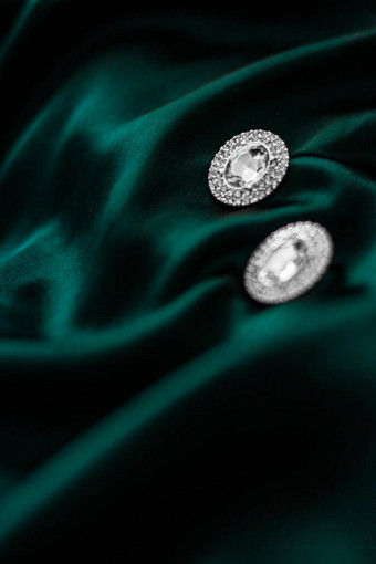奢侈品钻石耳环黑暗翡翠绿色丝绸假期魅力Jewelery现在