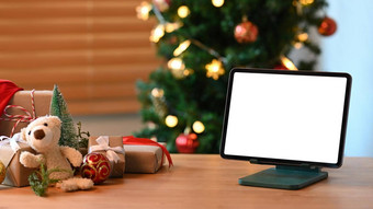 数字平板<strong>电脑</strong>空白显示圣诞节礼物木表格