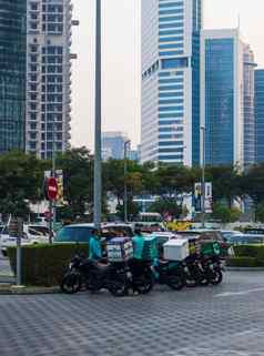 迪拜阿联酋食物交付但摩托车停车街
