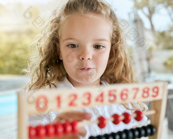 算盘数学孩子学习数字发展玩珠子有趣的计算器教育游戏快乐好奇的兴奋幼儿园女孩孩子计数玩具数学首页学校