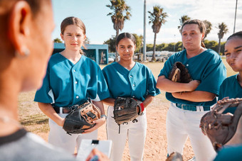 教练女孩团队棒球给策略球员游戏匹配教练女人垒球队挤作一团给说话团队合作计划赢得体育运动竞争奖杯