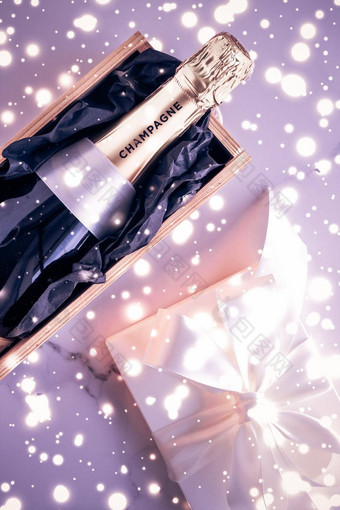 香槟瓶礼物盒子紫色的假期闪闪发光的年圣诞节情人节一天冬天现在奢侈品产品包装饮料品牌