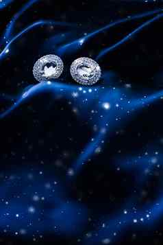 奢侈品钻石耳环黑暗蓝色的丝绸雪闪闪发光的假期冬天魔法Jewelery现在