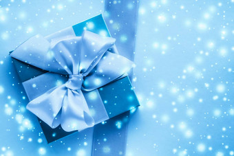 冬天假期<strong>礼物</strong>发光的雪冻蓝色的背景圣诞节<strong>礼物惊喜</strong>