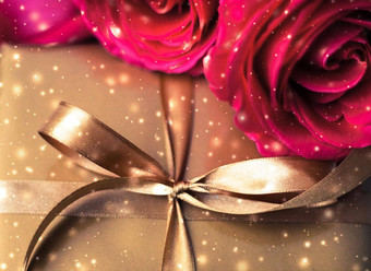 情人节一天现在奢侈品礼物盒子花束玫瑰闪亮的雪