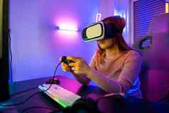 玩家耳机眼镜探索元宇宙玩视频游戏在线操纵杆