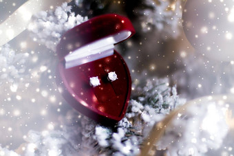 <strong>钻石</strong>耳环心形状的珠宝礼物盒子圣诞节树爱现在年夏娃<strong>情人节</strong>一天冬天假期