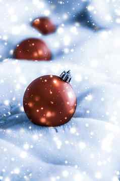 青铜圣诞节装饰物蓝色的毛茸茸的皮毛闪亮的雪闪闪发光的奢侈品冬天假期设计背景