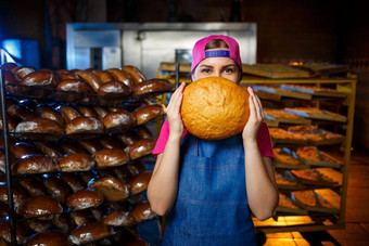 阶段烘焙面包店肖像贝克女孩面包手背景搁置面包店手贝克面包工业面包生产
