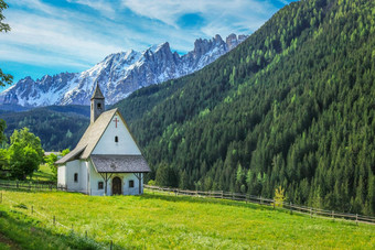 高山教堂教堂白云石山脉阿尔卑斯山脉博尔扎诺意大利