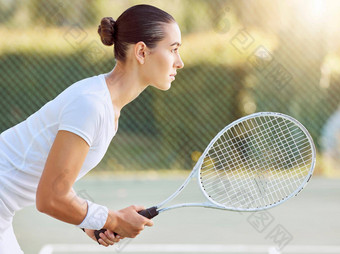 体育健身焦点网球女人准备好了<strong>开始</strong>游戏匹配比赛竞争耀斑动机锻炼培训女孩赢家<strong>心</strong>态准备网球法院锻炼