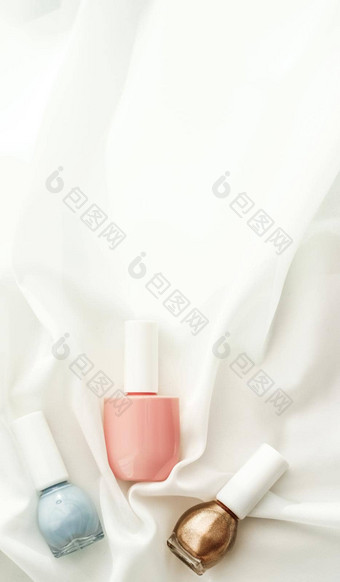 指甲波兰的瓶丝绸背景法国修指甲产品nailpolish化妆化妆品奢侈品美品牌假期平铺艺术设计