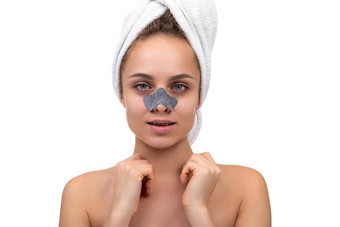 肖像年轻的女人淋浴布面具脸删除黑头毛孔鼻子
