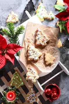 原始酥饼饼干糖衣形式圣诞节树生活