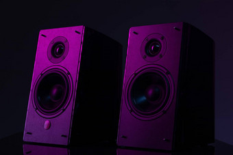 演讲者系统大演讲者黑色的背景紫色的大气照明