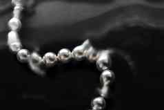 沿海珠宝时尚珍珠项链黑色的水背景魅力风格现在别致的礼物奢侈品Jewelery品牌假期横幅设计