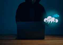 黑客工作笔记本电脑黑暗概念信息安全系统互联网网络信息间谍活动云计算