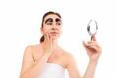 女人化妆品程序小镜子白色背景黑色的化妆品木炭补丁健康的增长眉毛脸