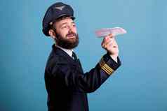 飞行员专业统一的启动纸飞机